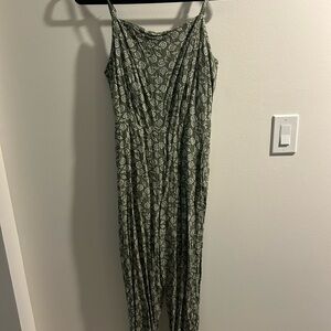 Old Navy Olive Leaf Print Outfit